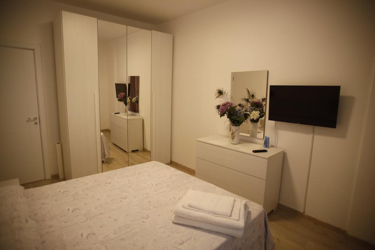 Lar Apartment Focsani Luaran gambar
