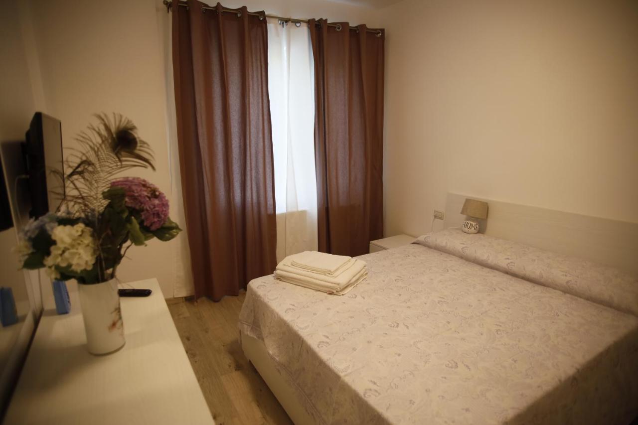 Lar Apartment Focsani Luaran gambar