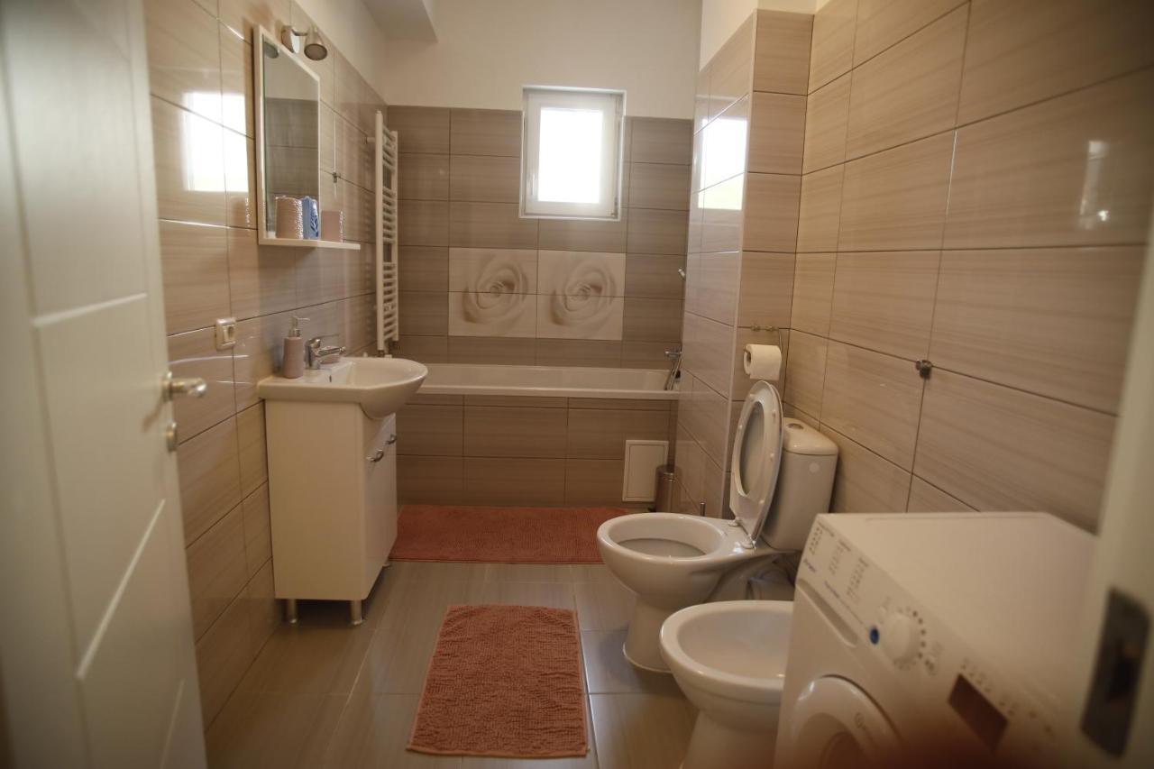 Lar Apartment Focsani Luaran gambar