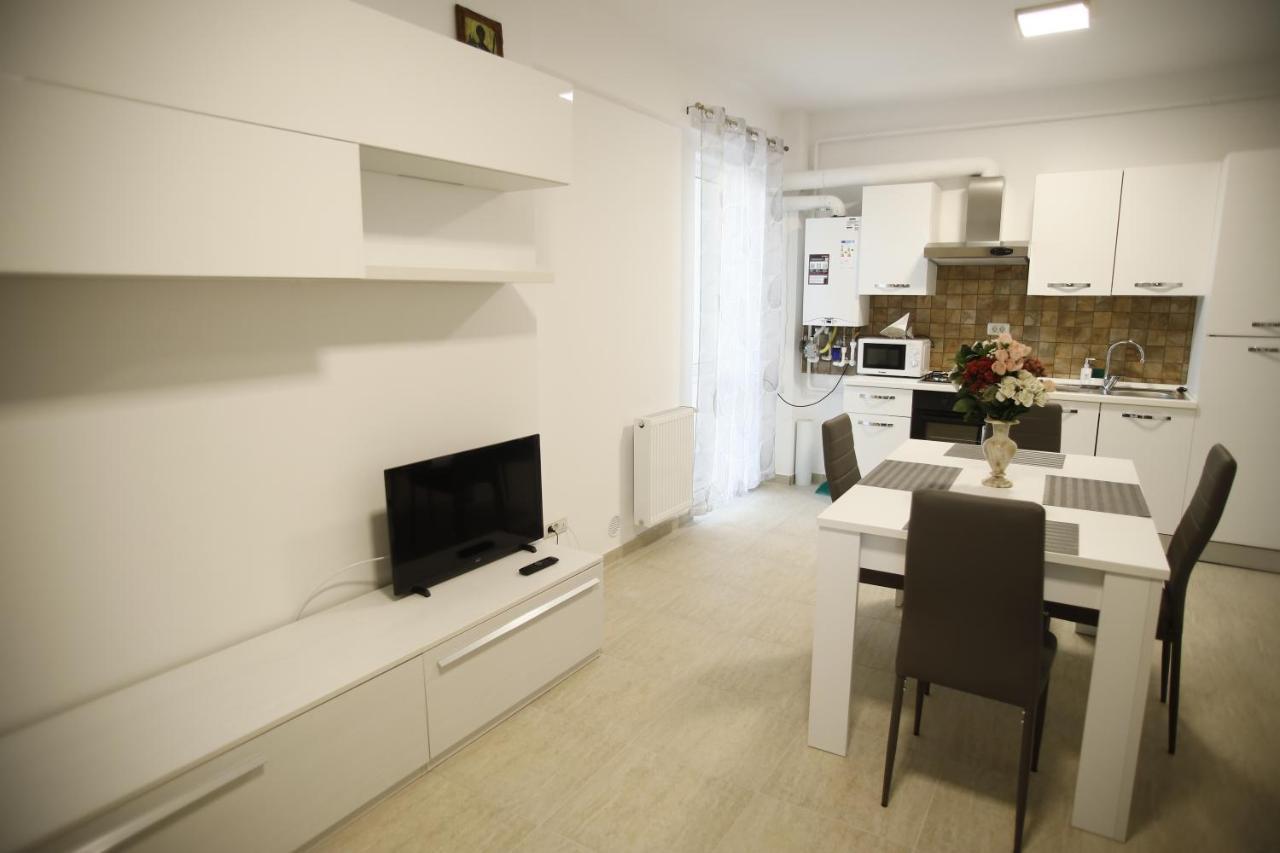 Lar Apartment Focsani Luaran gambar
