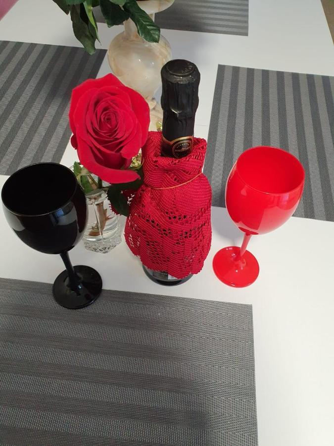 Lar Apartment Focsani Luaran gambar